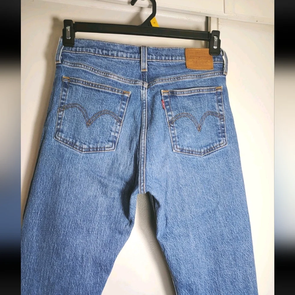 Levi's Premium Wedgie Straight Women's Jeans Buttons Fly Medium Wash 28. - Picture 16 of 16